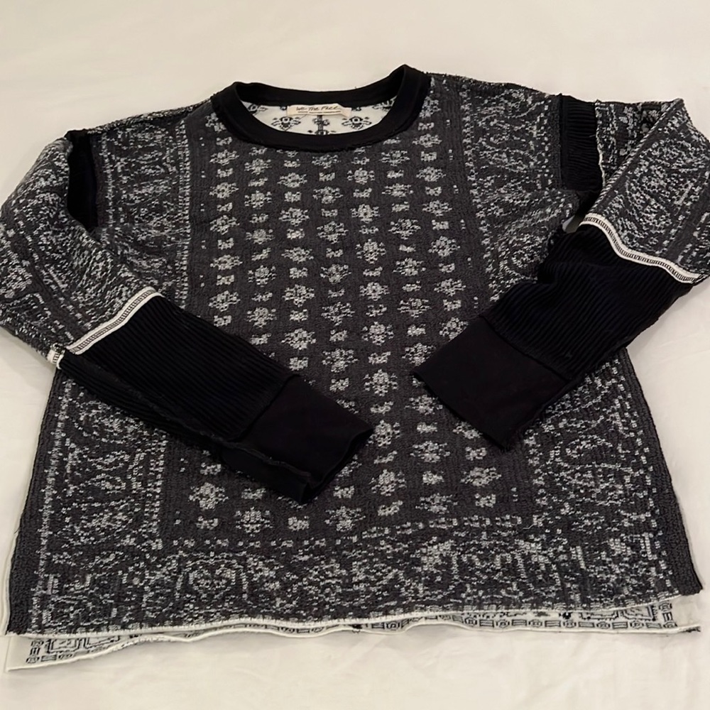 Free people cozy crewneck Medium
